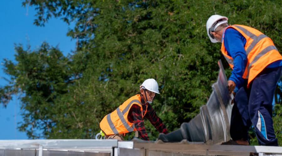 Professional gutter cleaning in Delmont, SD